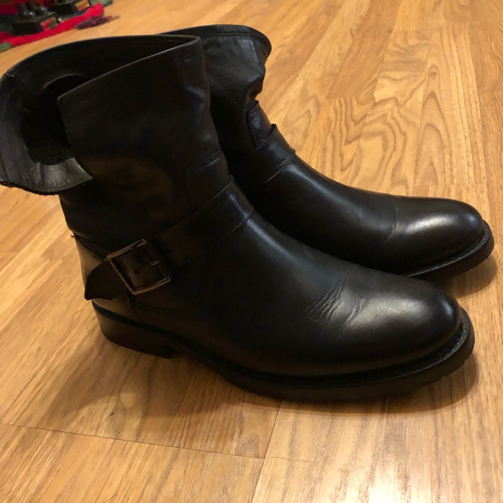 Frye Boots Veronica Short